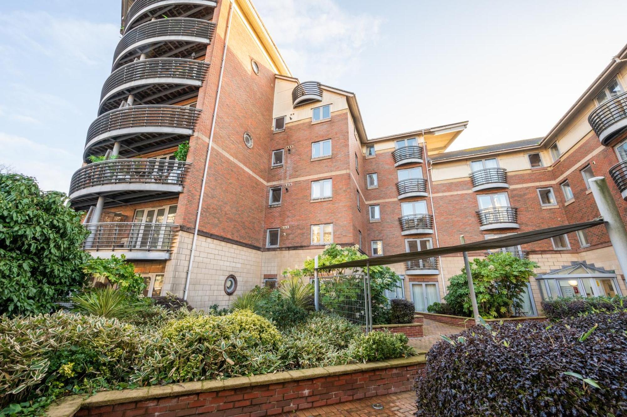 Apartamento Millennium View By Ty Sa Cardiff Exterior foto
