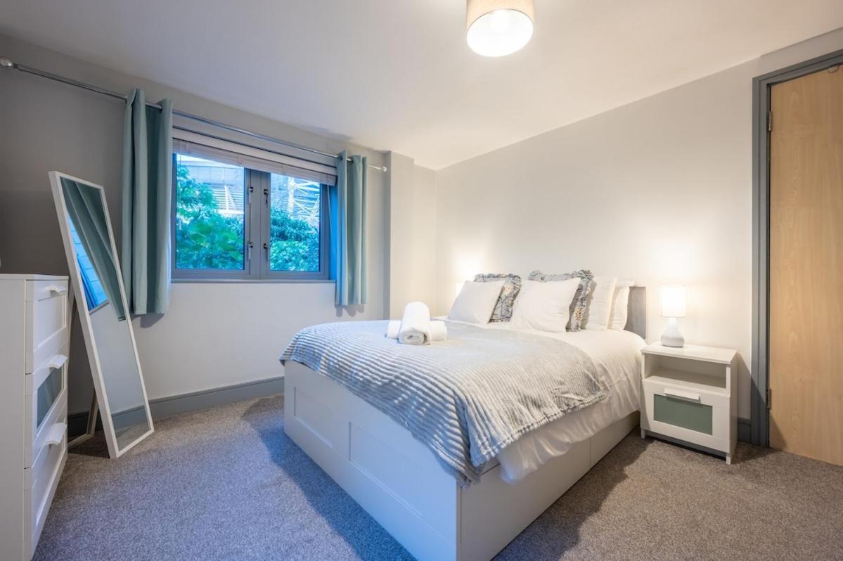 Apartamento Millennium View By Ty Sa Cardiff Exterior foto